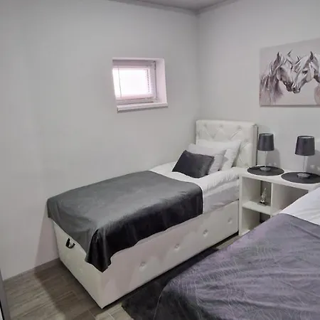 アパート I Sobe Gromilovic 4 ソンボル